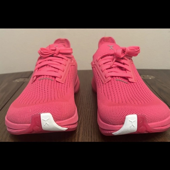 [Flux Footwear] Adapt Runner Neon Pink Size 7 Athletic Shoes - Picture 3 of 10